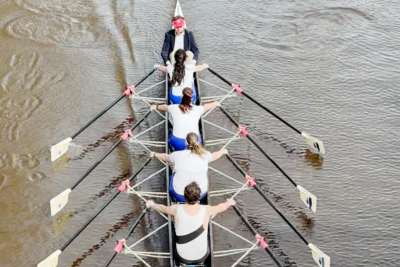 Duckdalven in actie in de 4x+ – Robin (boeg), Katrin, Maartje, Kim (slag) en Wout (stuur)